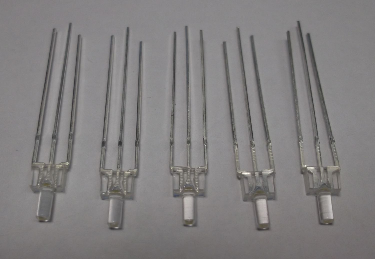 2mm Bi Colour Warm White/Red 3 leg LED. Common Cathode
